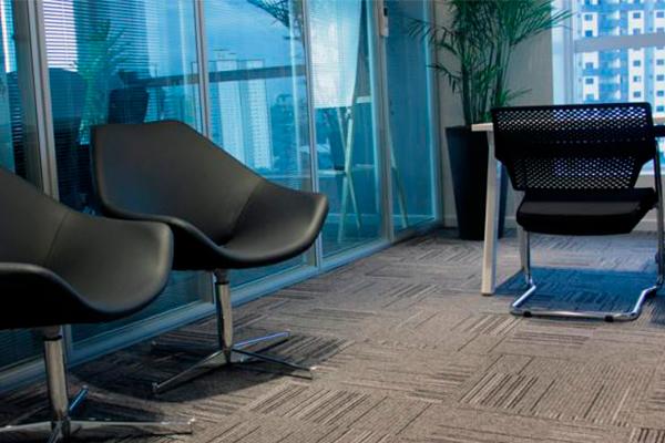 decoracao-de-ambiente-com-carpete-em-placa